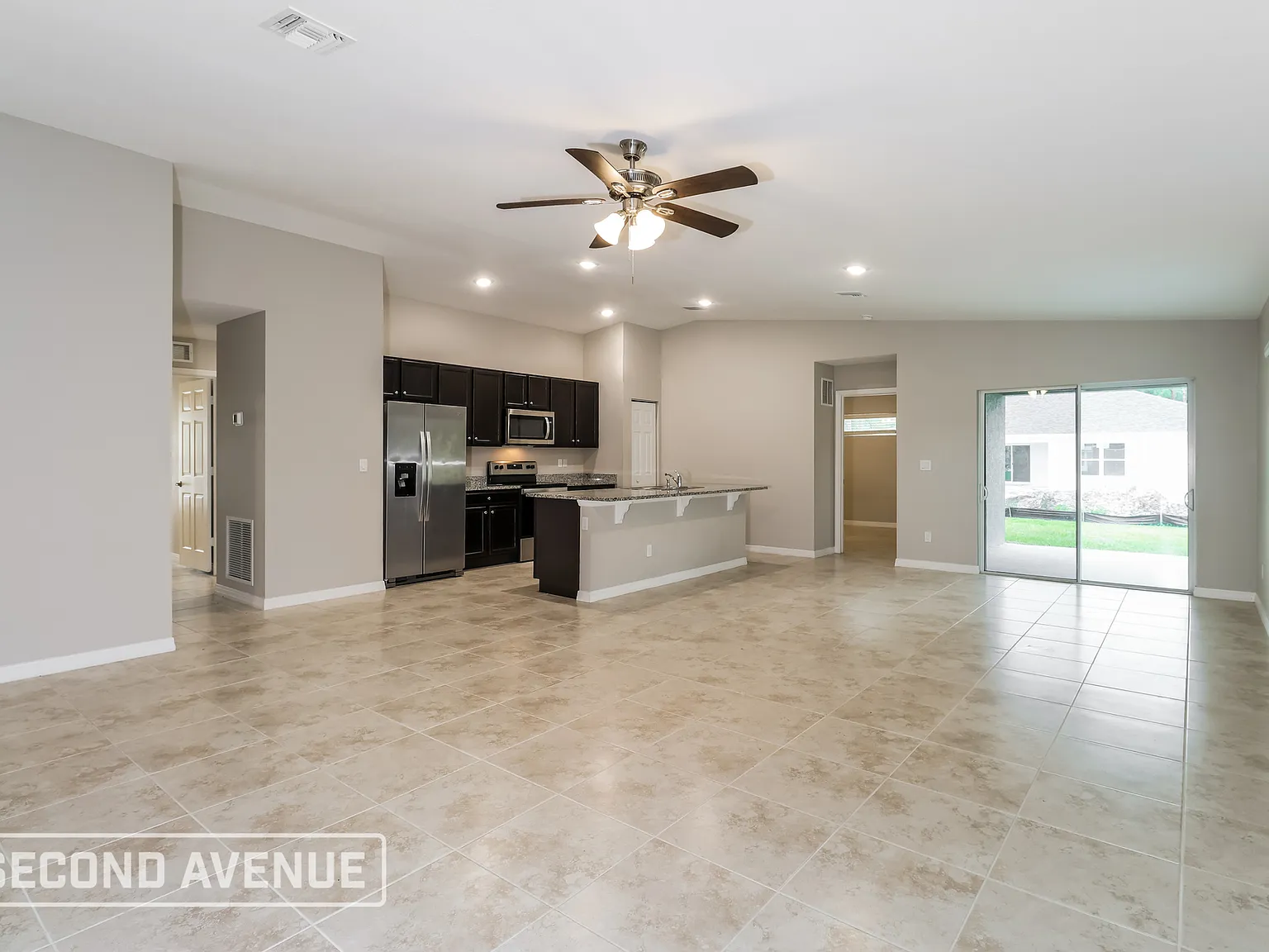 4 bed, 2.0 bath, 1833 sqft, $1,939 — Photo 4