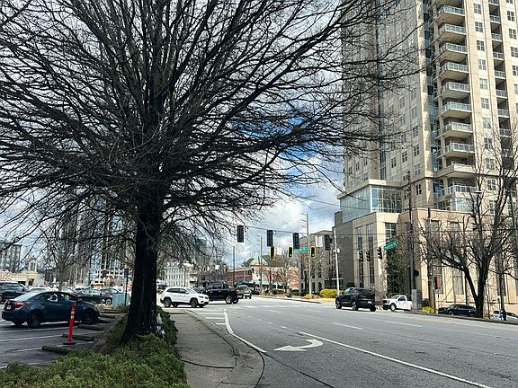 4th image of 2855 Peachtree Rd #124