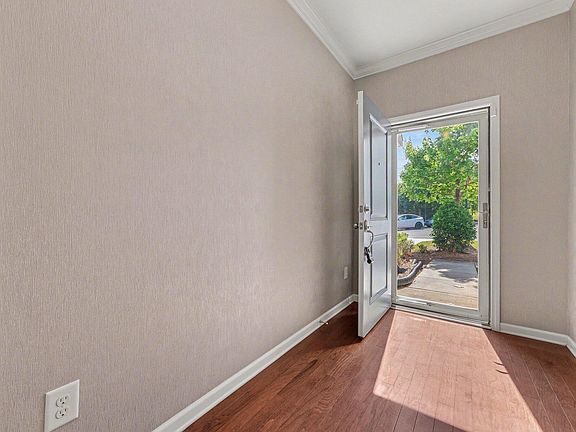 3rd image of 224 Hamlet Pl