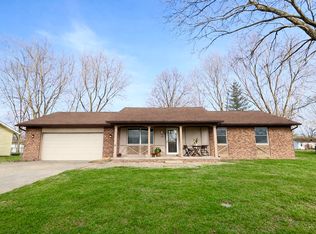 112 Donoho Dr, Salem, IL 62881