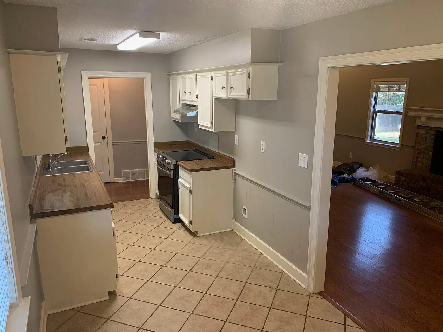 382 Hunters Retreat Dr — Photo 2