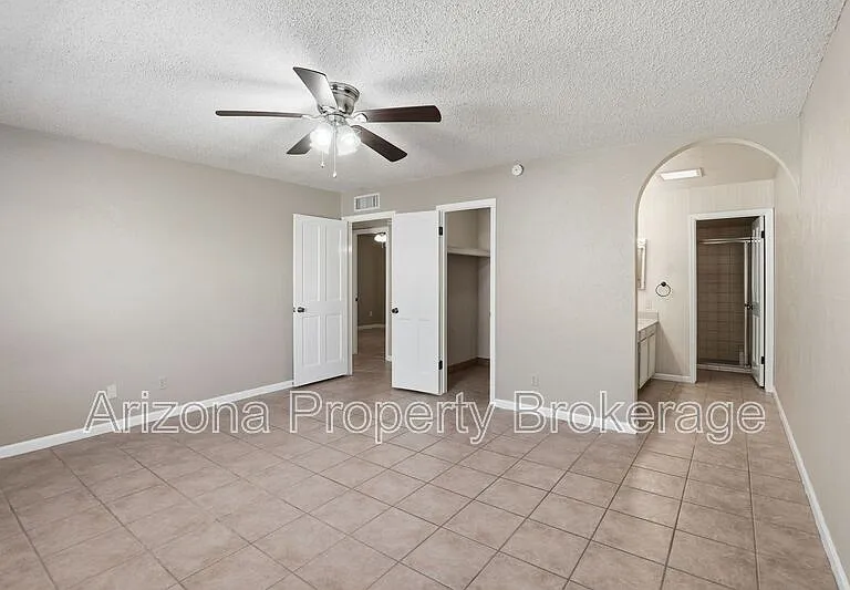 2192 E Balboa Dr — Photo 22