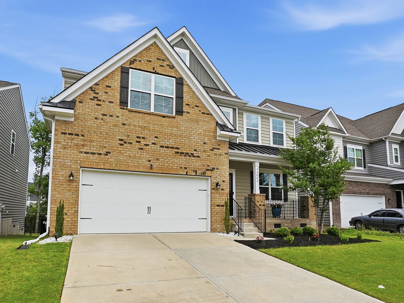 4 bed, 2817 sqft, $2,799 — Photo 2