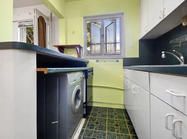 226-29 Manor Road image 10 of 19