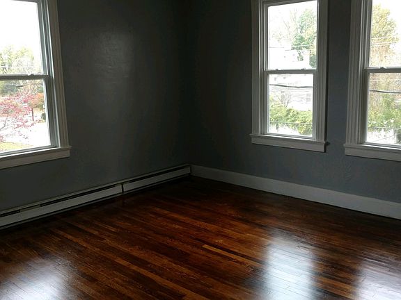 3rd image of 102 Kidwell Ave APT 4