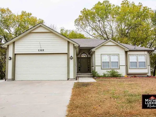 1322 Elm Creek Dr, Junction City, KS 66441