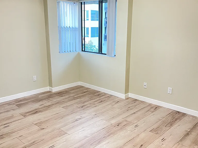 520 W Elk Ave #201 — Photo 12