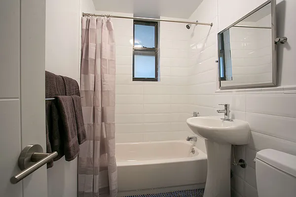 Rented by Bedrose | media 49