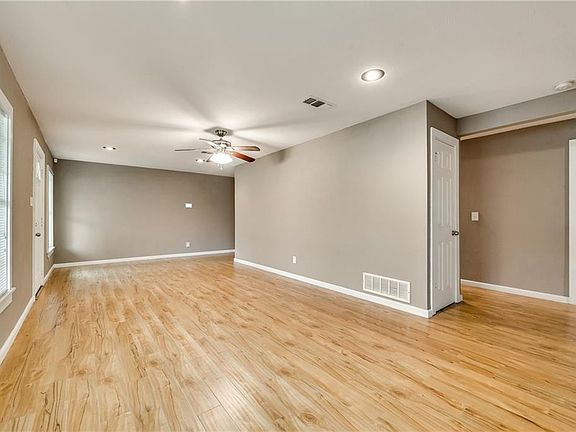 5th image of 3137 Meadow Oaks Dr