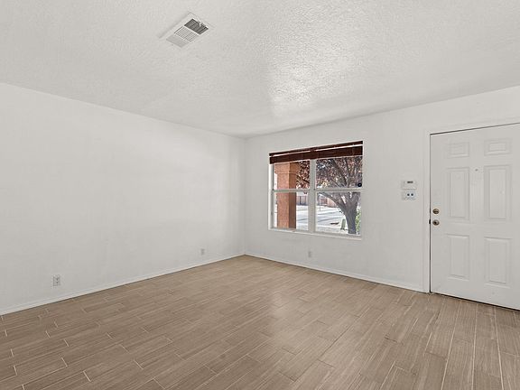 5th image of 1320 Tanglewood Pl NW