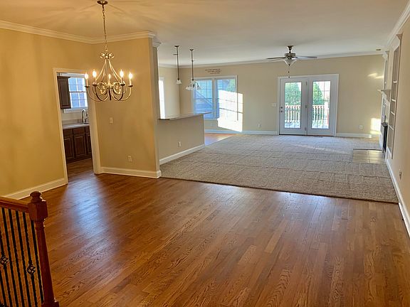 3rd image of 2202 Mountain Dr