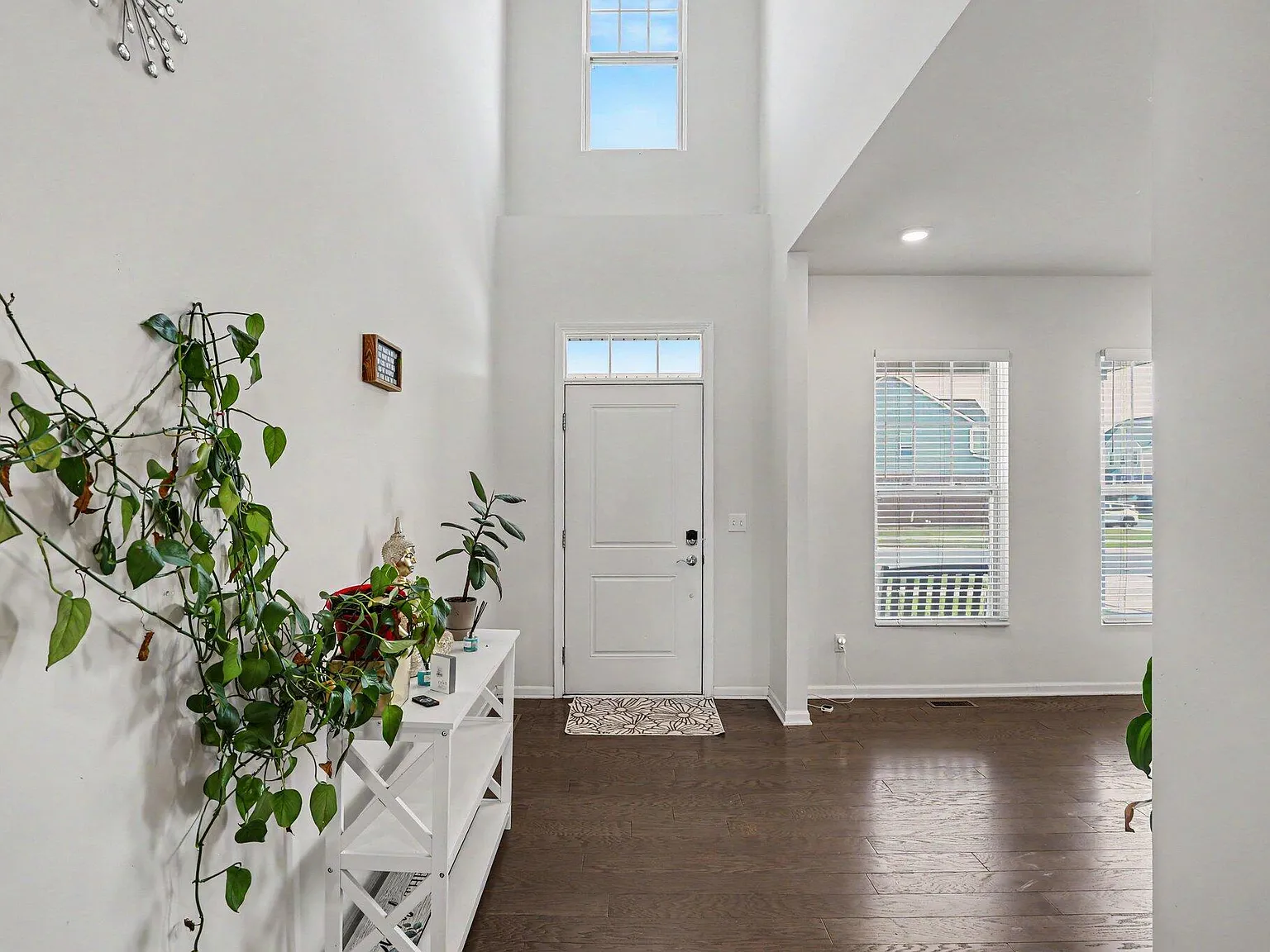 4 bed, 2.5 bath, 2872 sqft, $3,500 — Photo 3