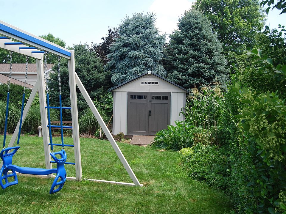 10' x 10' Vinyl Shed