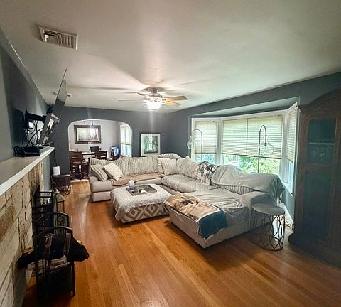 4th image of 16 Seminole St