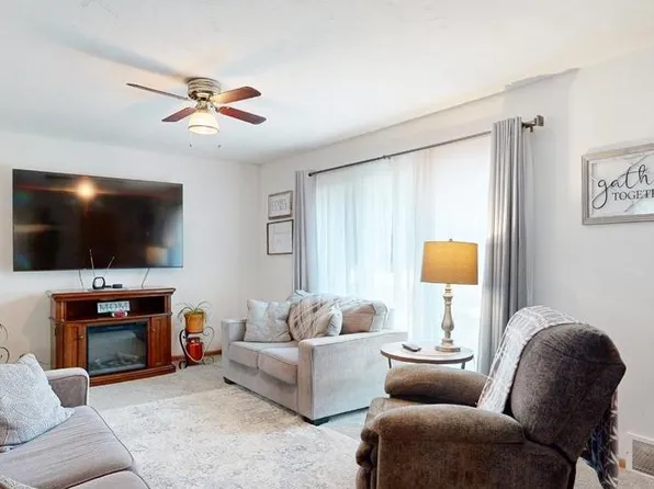 7712 Blondo Dr, Omaha, NE 68134