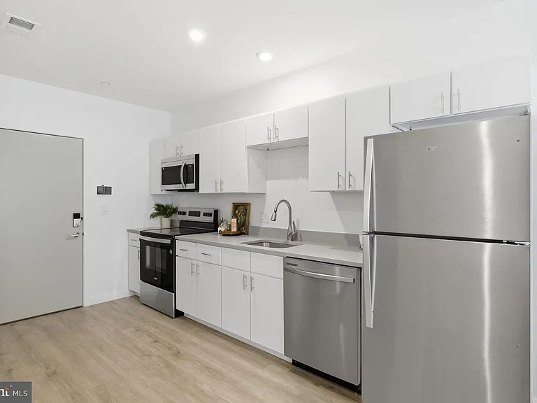 915 N Broad St #301 — Photo 8