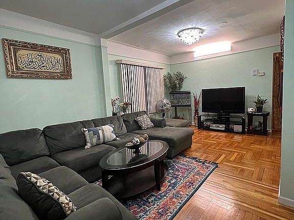 2nd image of 1113 Underhill Ave