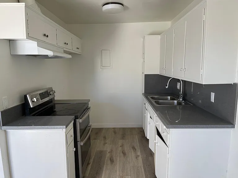 731 Ridgeway Ln #4 — Photo 3