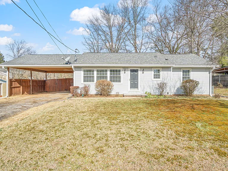 331 Sarvis Dr — Photo 2
