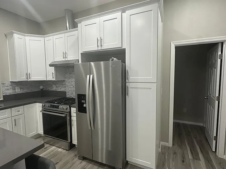 1710 Golden Way #B — Photo 14