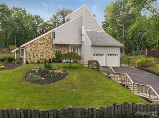 8 Silver Hill Ln, Voorhees, NJ 08043