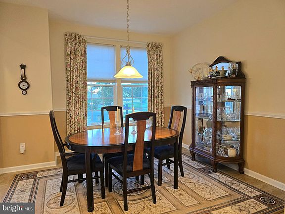 4th image of 7 Millburn Ct