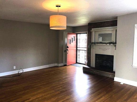 2nd image of 2224 Cypress St