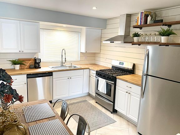 4th image of 2867 Manola Dr