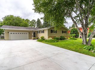 3610 Chestnut St, Grand Forks, ND 58201
