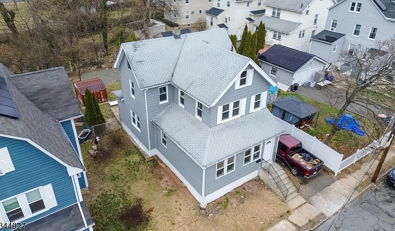 9 Sycamore St — Photo 2