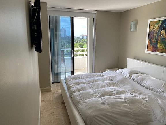 5th image of 20355 NE 34th Ct APT 1024