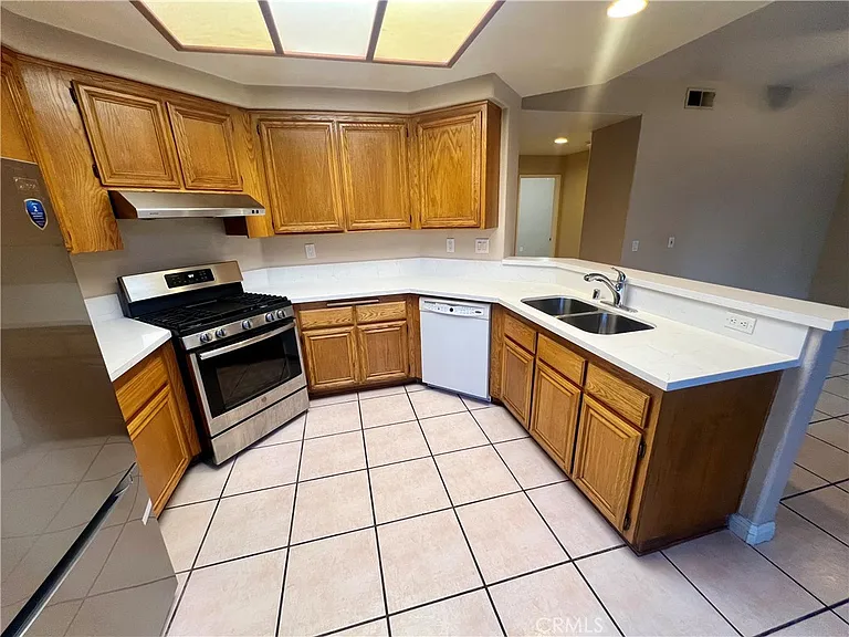 2909 Dorchester Cir — Photo 13
