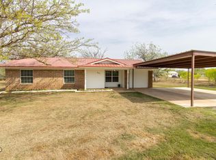 607 E Holcomb Ave, Archer City, TX 76351