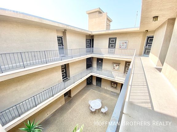 5th image of 1713 Corinth Ave #104A