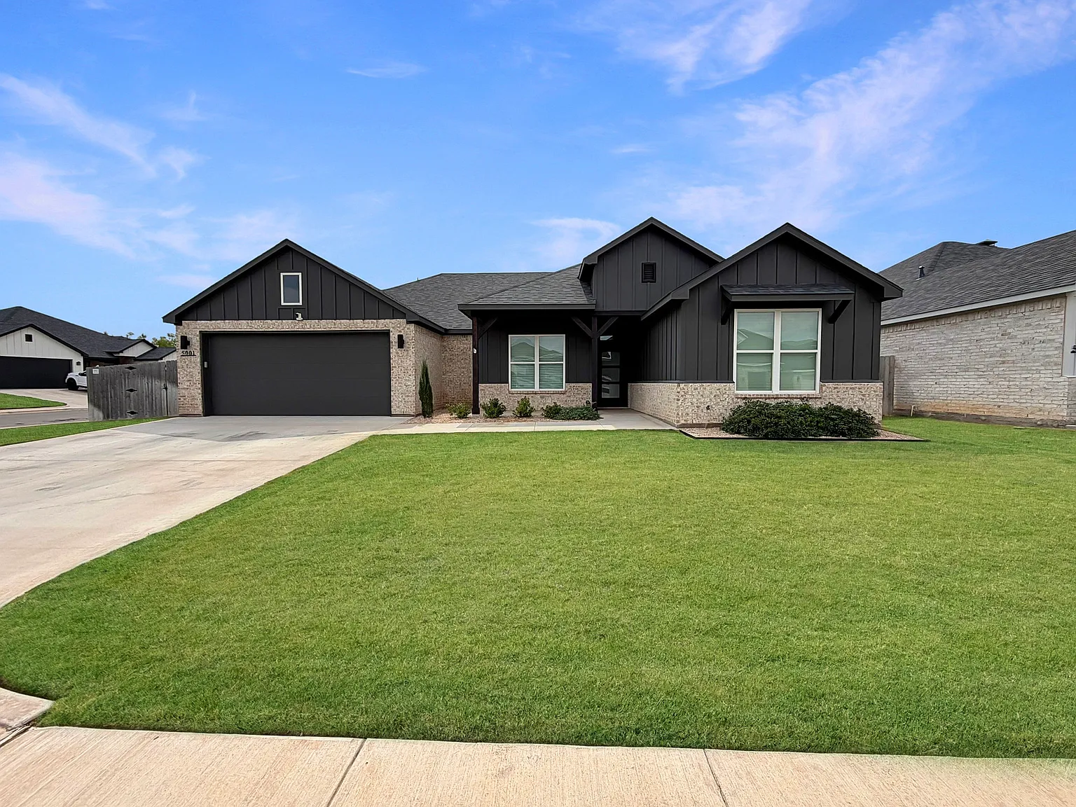 4 bed, 2100 sqft, $4,000 — Photo 2