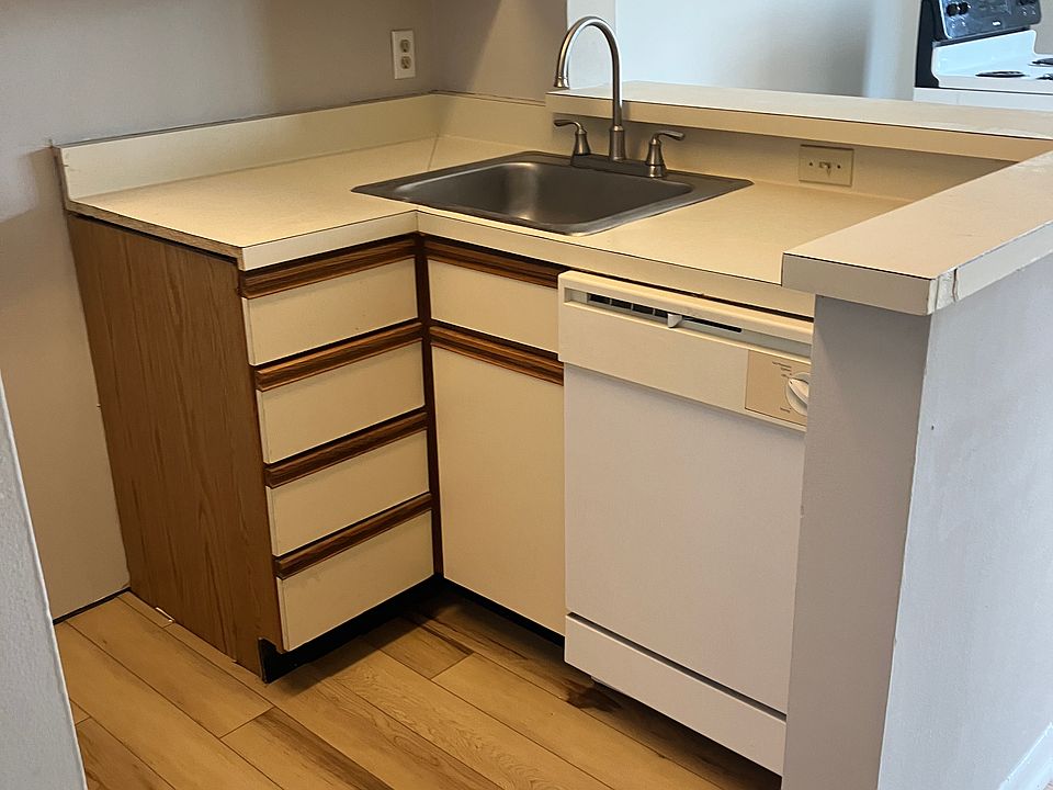 2nd image of 1600 Park Cir APT 505