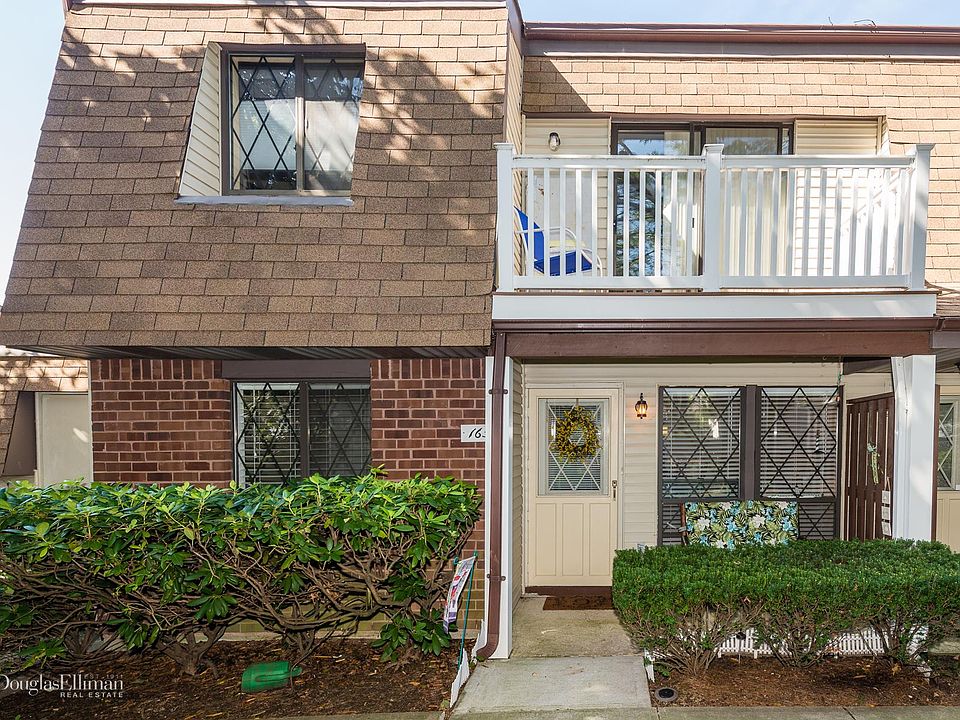 1st image of 165 Cambridge Dr E