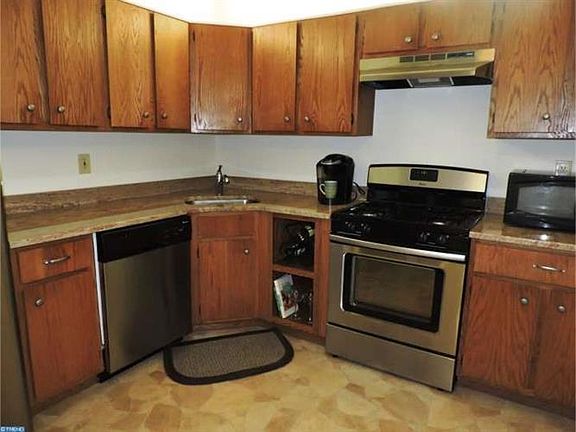 3rd image of 4 Joyner Ct