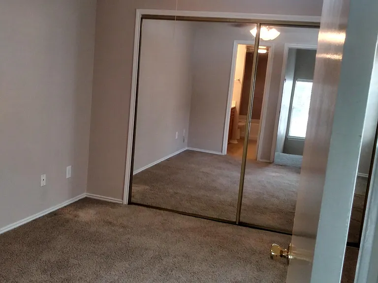 1413 Meadowood Village Dr — Photo 11