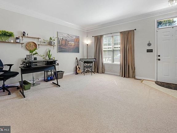 4th image of 16 Regency Dr