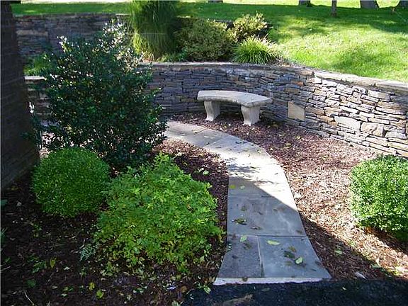 2nd image of 111 Williamsburg Ct