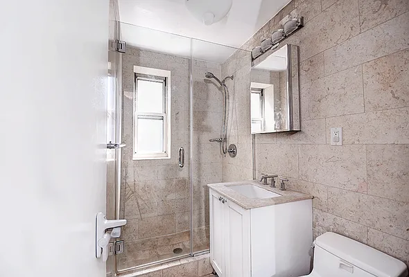 Rented by Urbane Brokerage | media 25