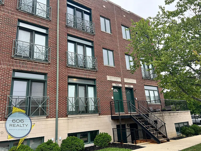 7016 W Medill Ave #7016 — Photo 1