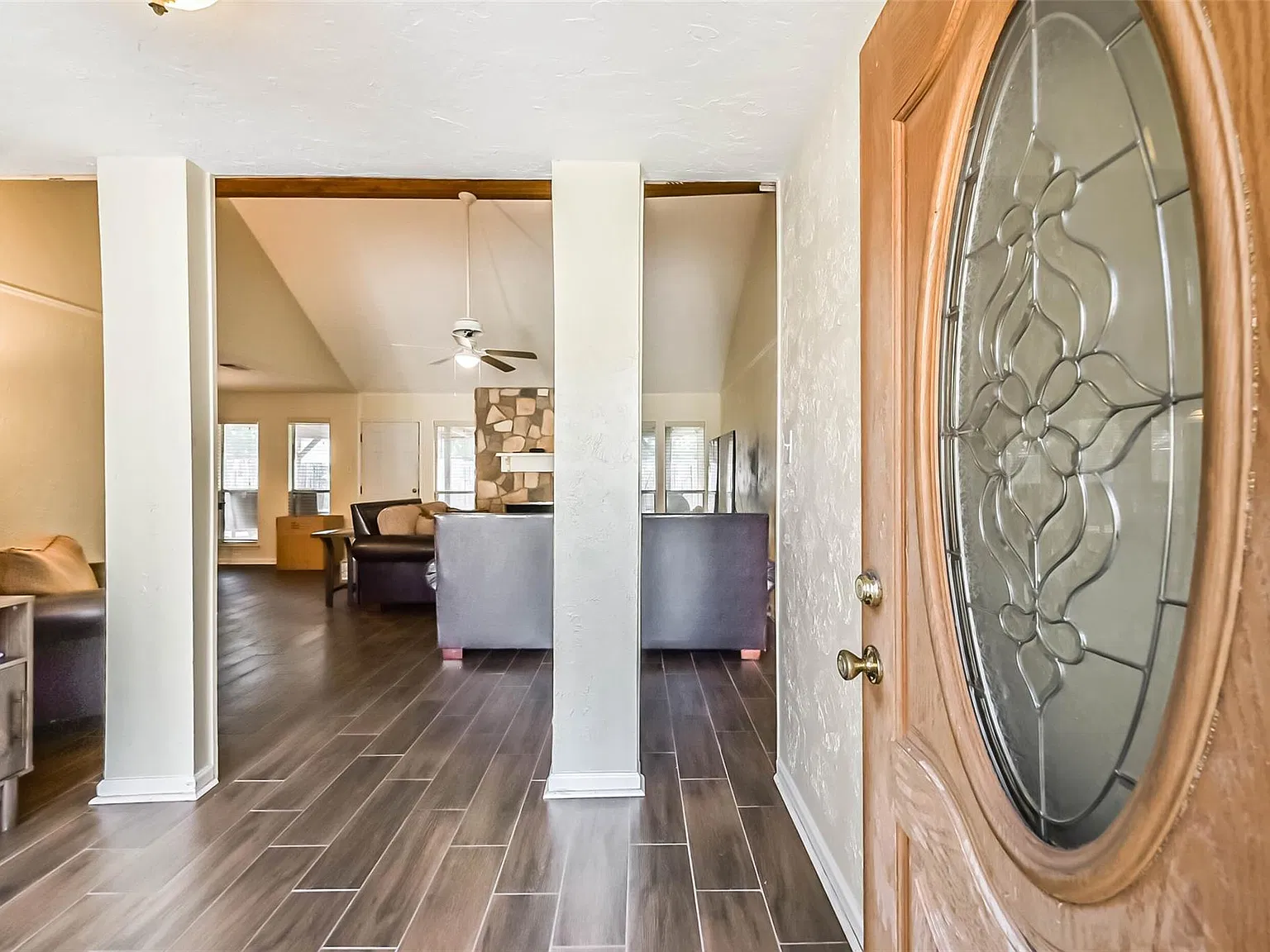 3 bed, 2.0 bath, 1622 sqft, $2,100 — Photo 3
