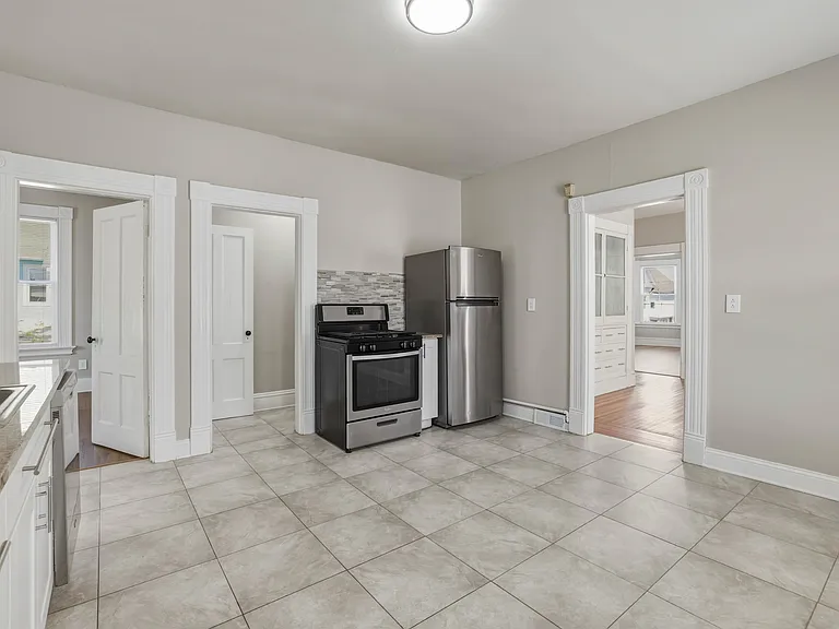 231 Maple St #2 — Photo 5