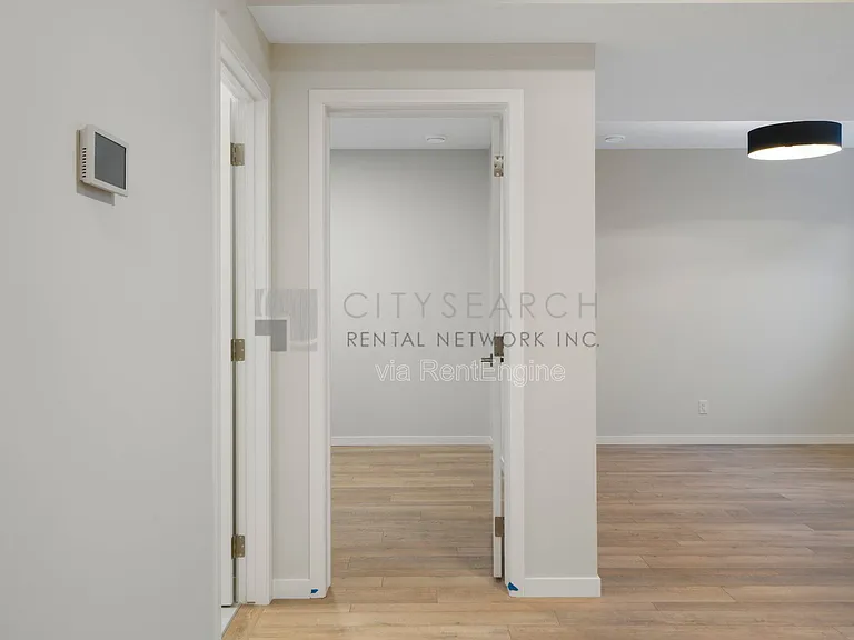 31 Royston Ter NW — Photo 15