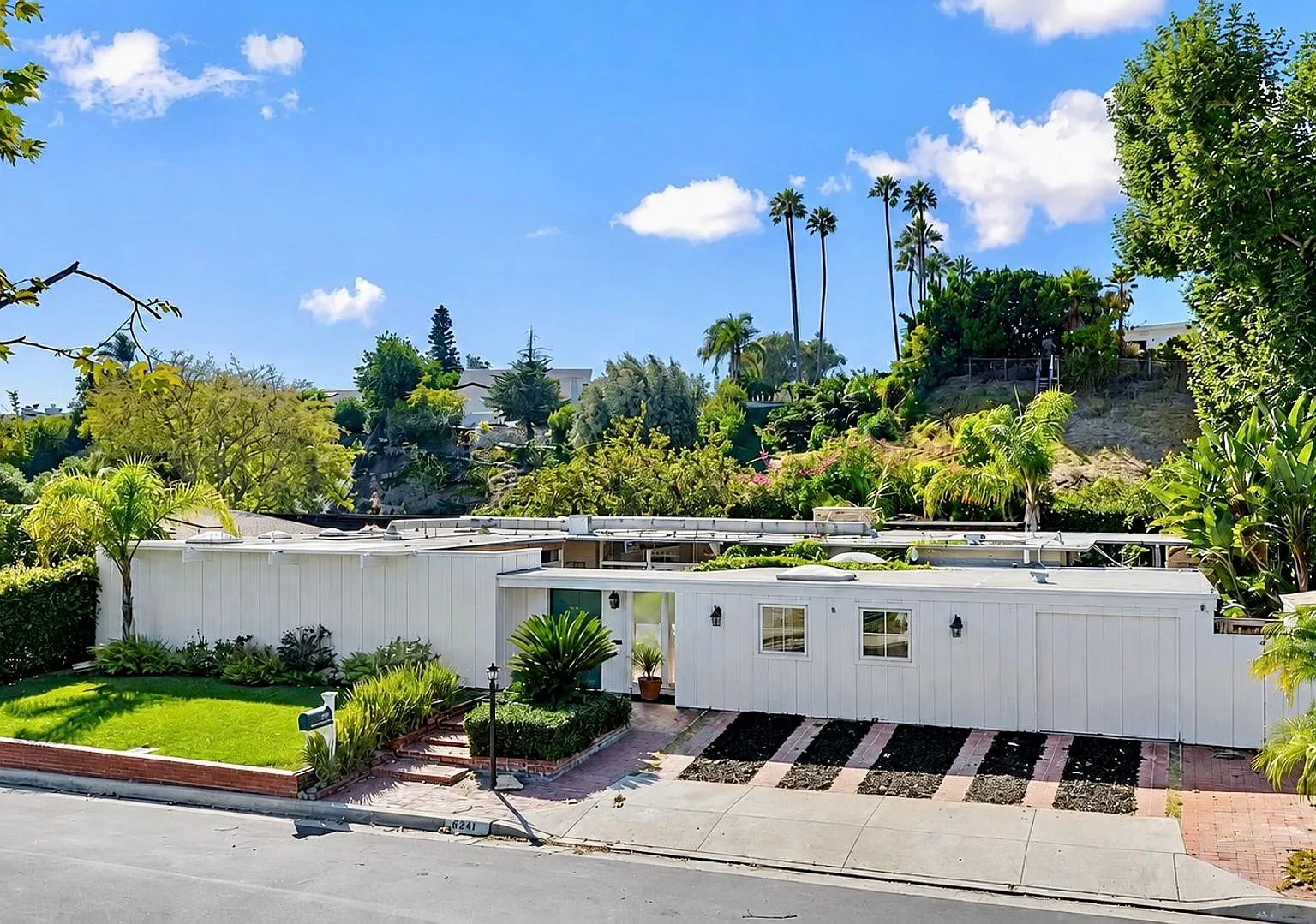 4 Bedroom Malibu West Retreat w/ Beach Club Access! — Photo 1