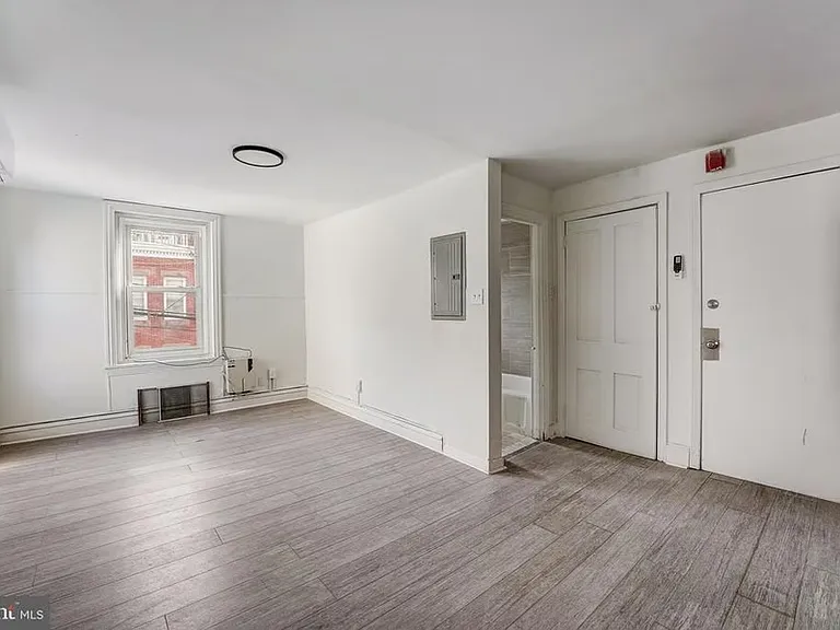 4245 Ridge Ave #2R — Photo 3