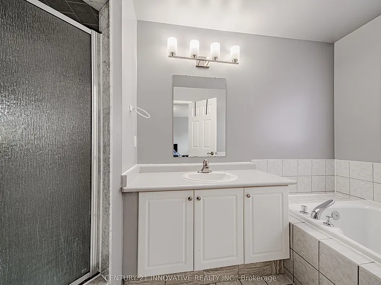 28 Samandria Ave #UPPER — Photo 34