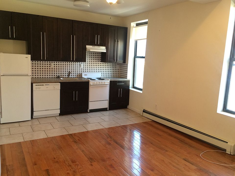 1st image of 385 Knickerbocker Ave Ste 3